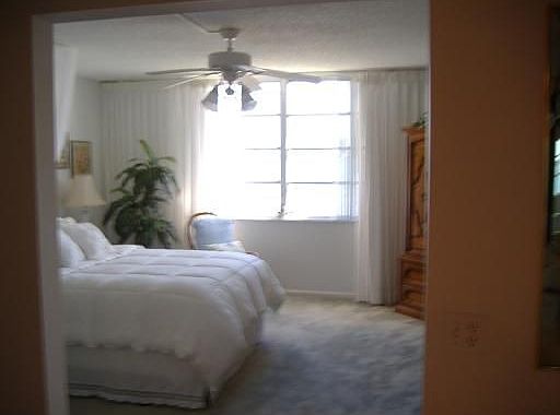 5th image of 301 Lake Shore Dr APT 401