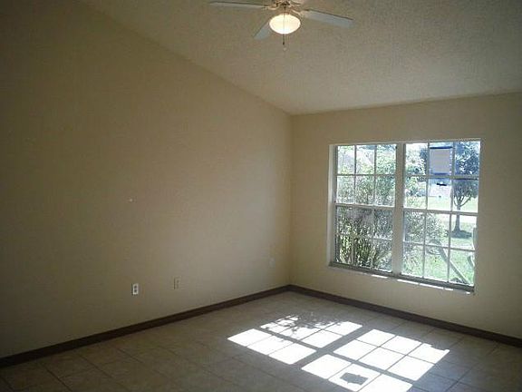 5th image of 440 Jeffers St
