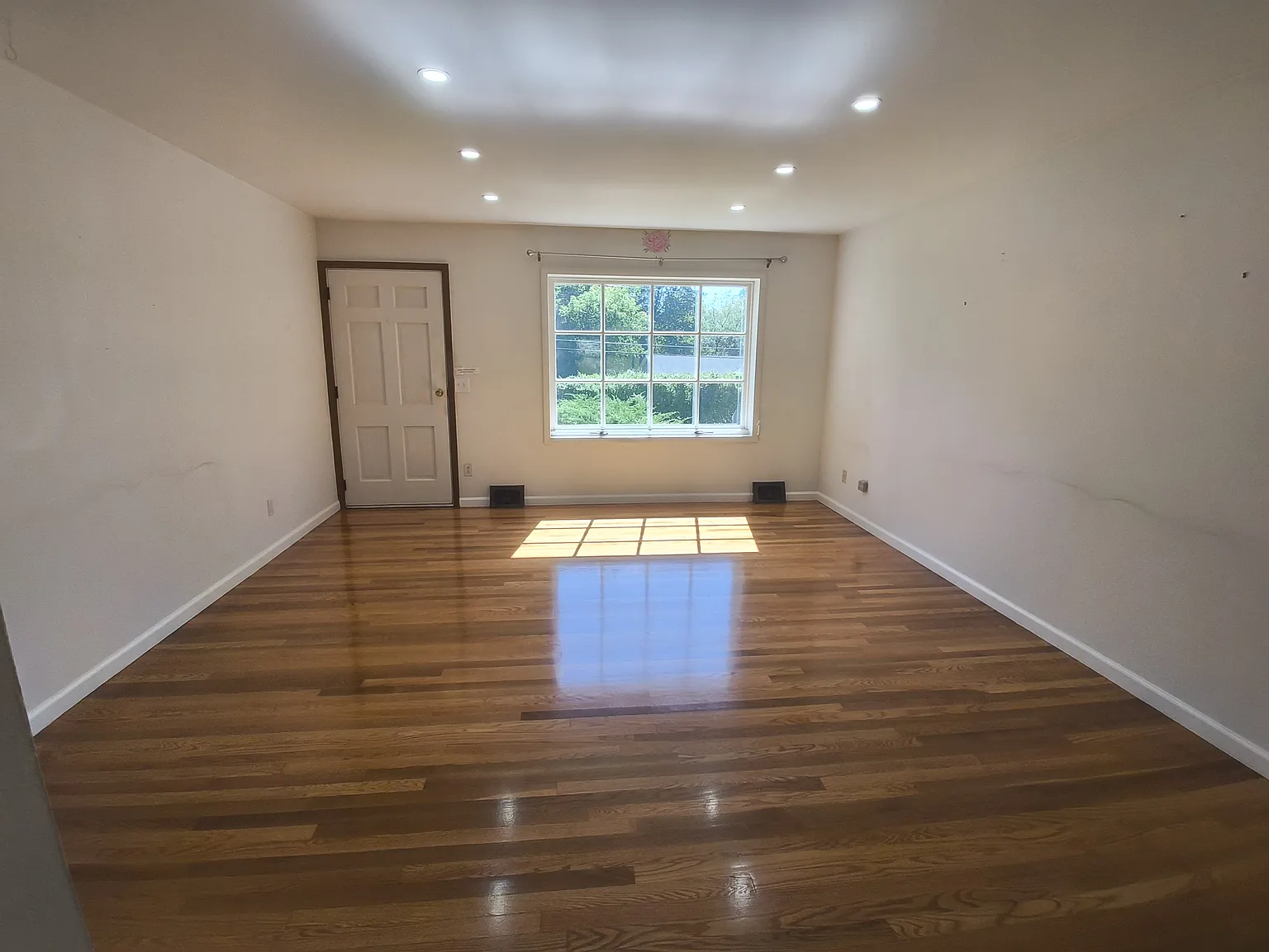 3 bed, 1388 sqft, $3,200 — Photo 4