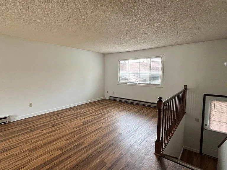 16 Hoffman Dr #1-4 — Photo 7