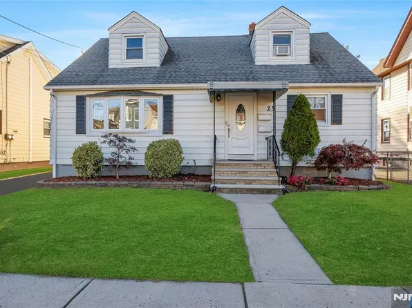 25 Wood St, Garfield, NJ 07026