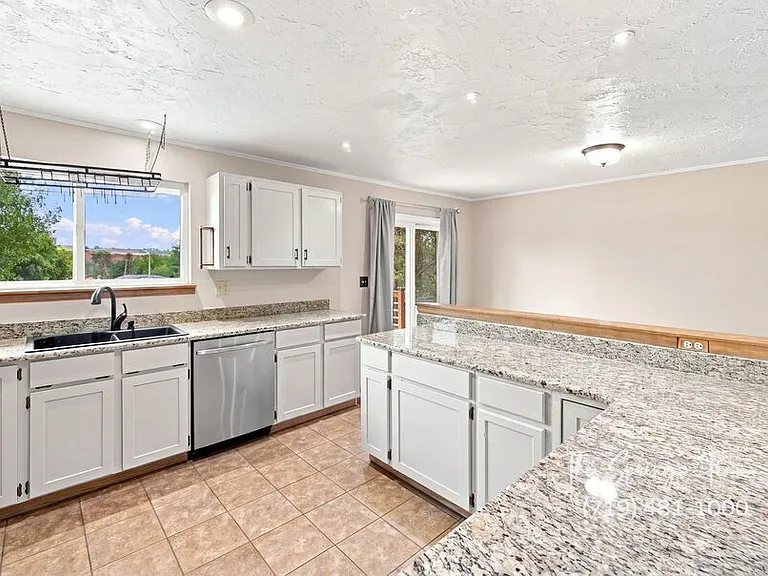 3060 Maverick Dr — Photo 16