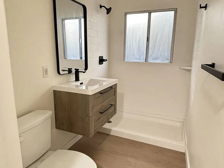 6819 N Figueroa St #21 — Photo 6
