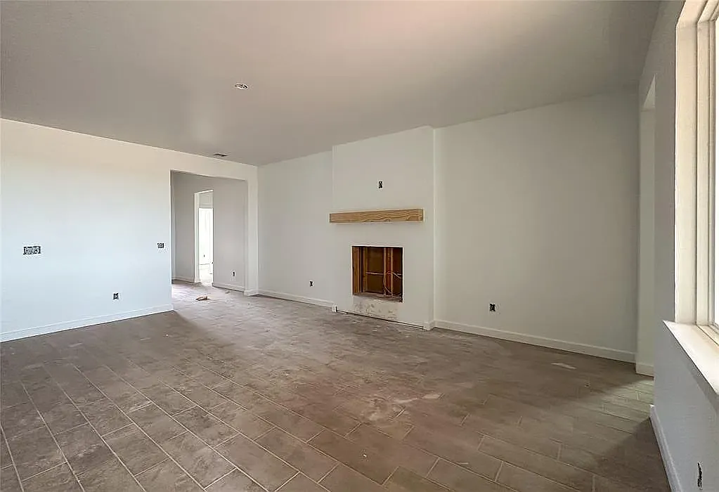 4 bed, 2.5 bath, 2034 sqft, $2,200 — Photo 4