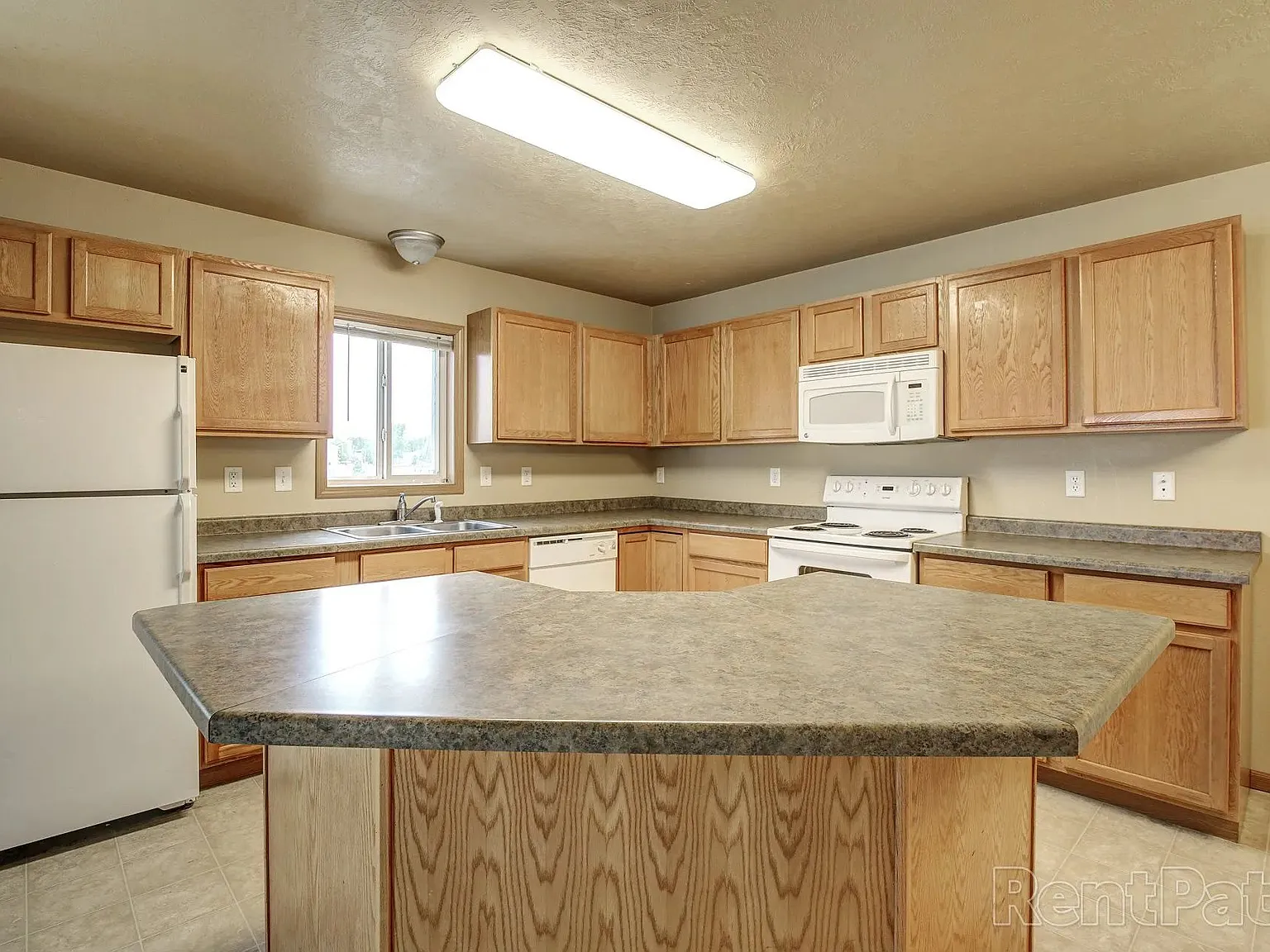 Hawk Pointe Apartments — Photo 3