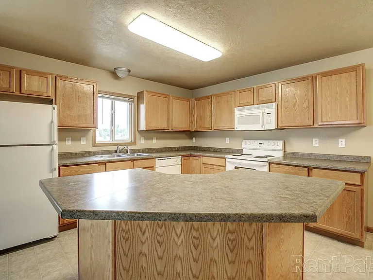 Hawk Pointe Apartments — Photo 3