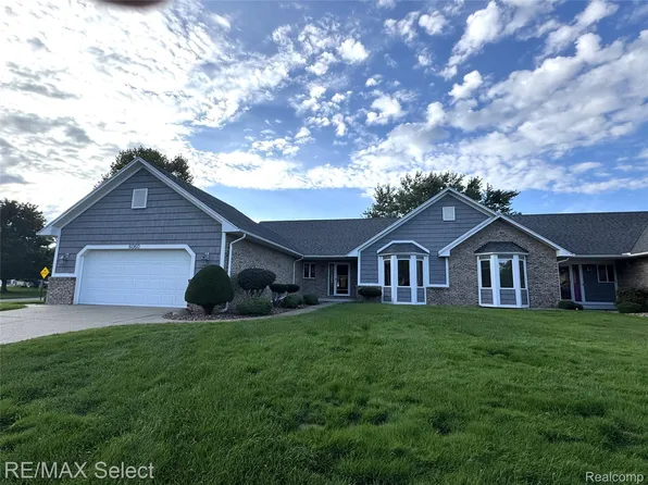 6060 Oak Creek Dr, Swartz Creek, MI 48473