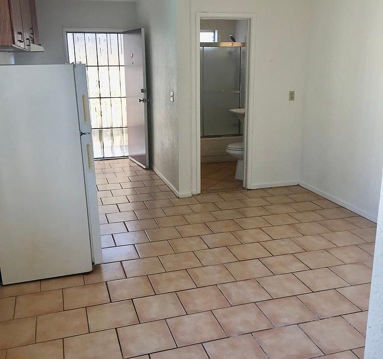 1st image of 3017 C St APT 4