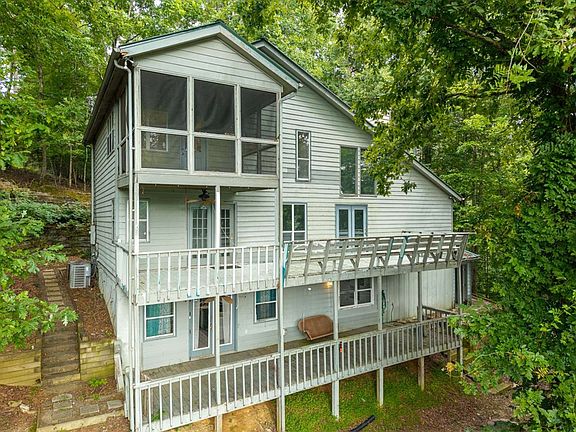 3rd image of 108 Oval Ct