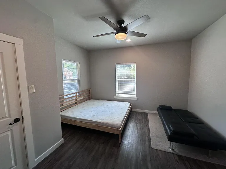 2903 Carpenter Ave — Photo 13