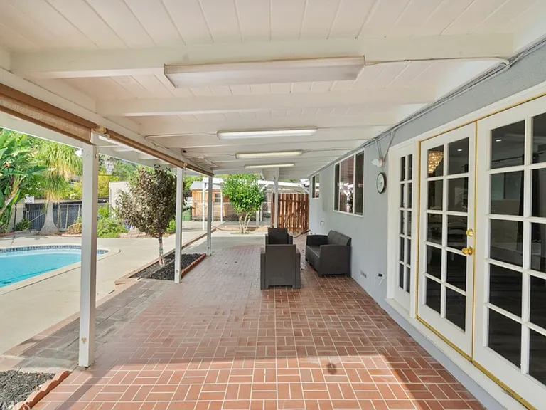 11027 Reseda Blvd — Photo 12