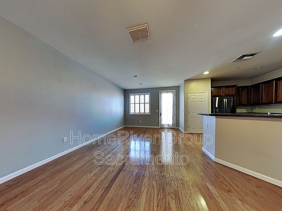 5th image of 3057 Parkham Dr