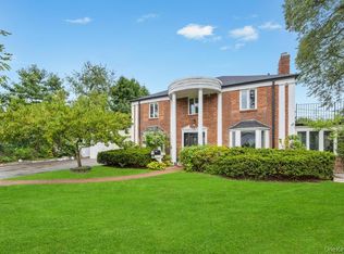 103 Old Mill Rd, Great Neck, NY 11023