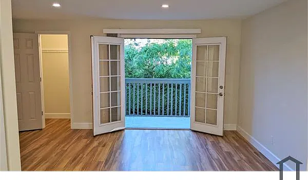 2 bed, 784 sqft, $1,975 — Photo 2