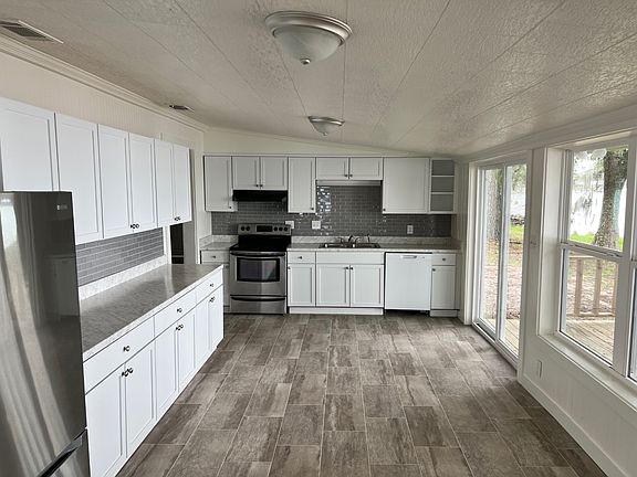 4th image of 97 Bay Breeze Dr