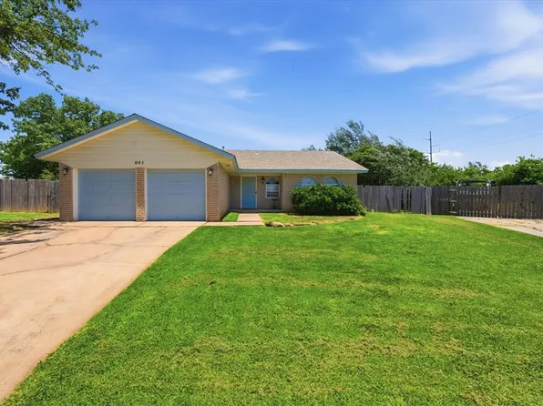 601 SW 27th St, Moore, OK 73160