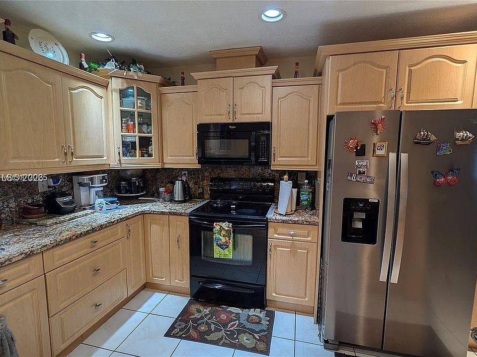 1st image of 900 W 50th Pl