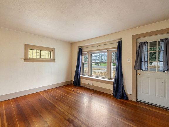 4th image of 3924 E 28th Ave