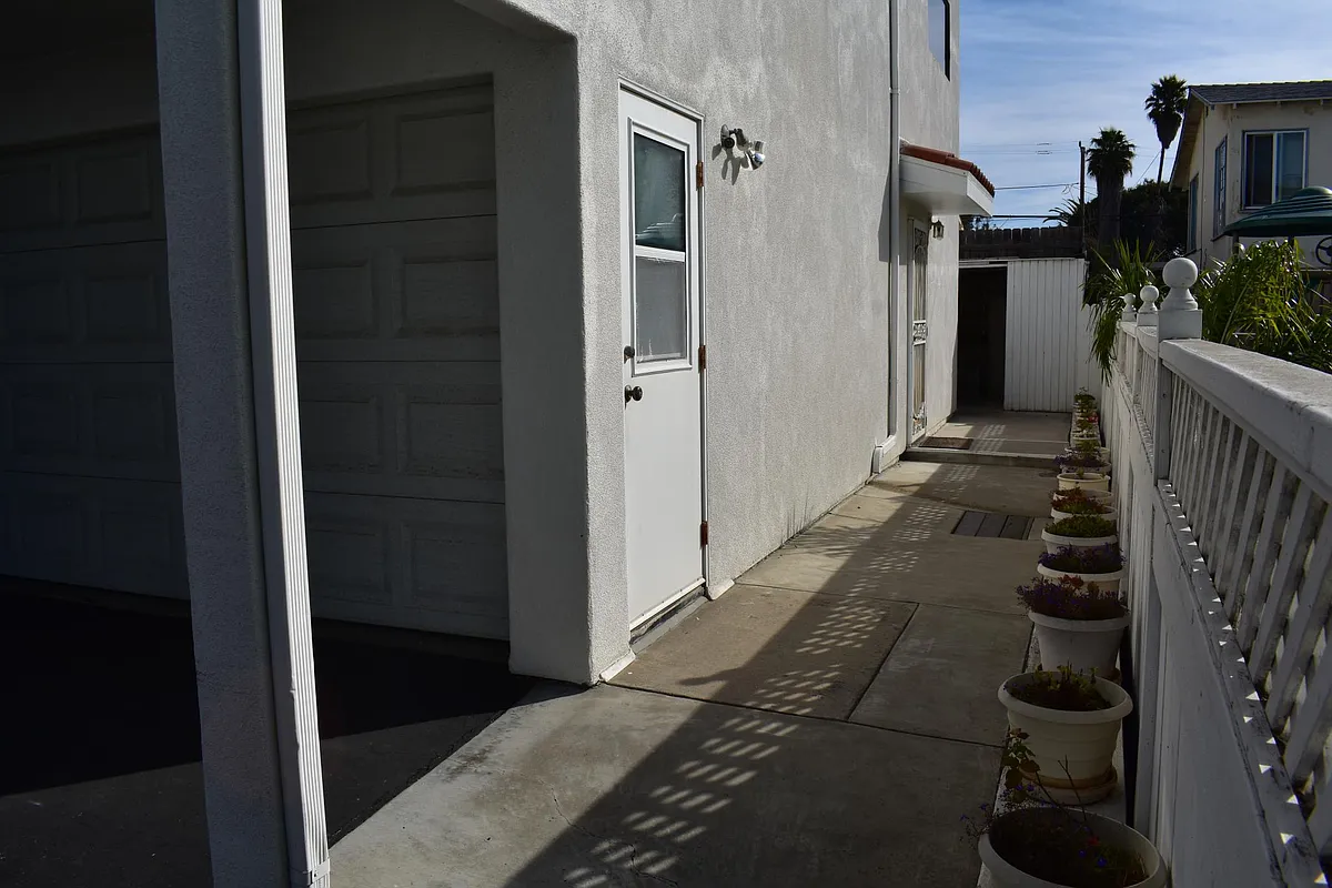 Building Photo - 536 San Luis Ave