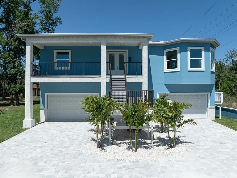 1033 Hammock Cir — Photo 2