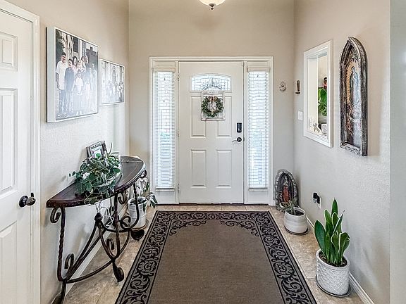 3rd image of 828 W Desert Sage Rd