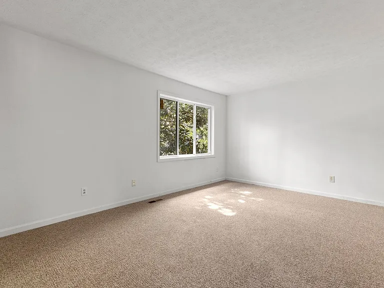 210 N Ross St #B — Photo 7