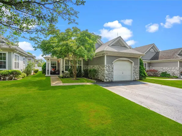 422 Birchwood Park Drive #422, Middle Island, NY 11953