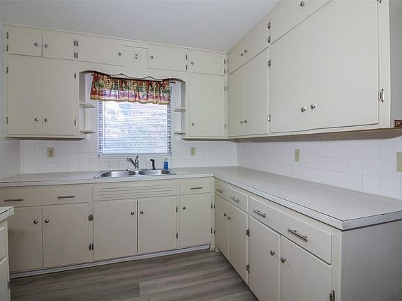 5th image of 119 Palencia Pl