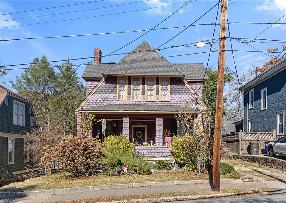 1st image of 829 W 6th St