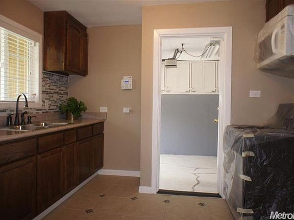 4th image of 2320 W Bristol Ave