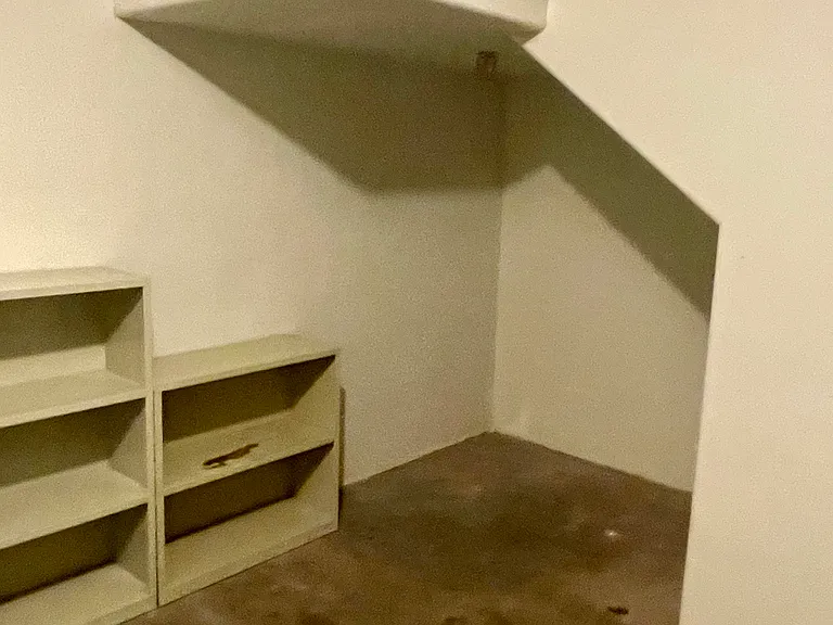 Garage storage (1st floor)