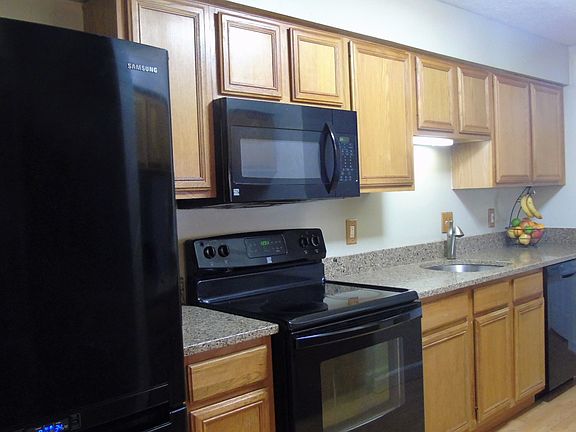 5th image of 617 Admiral Dr Unit 304