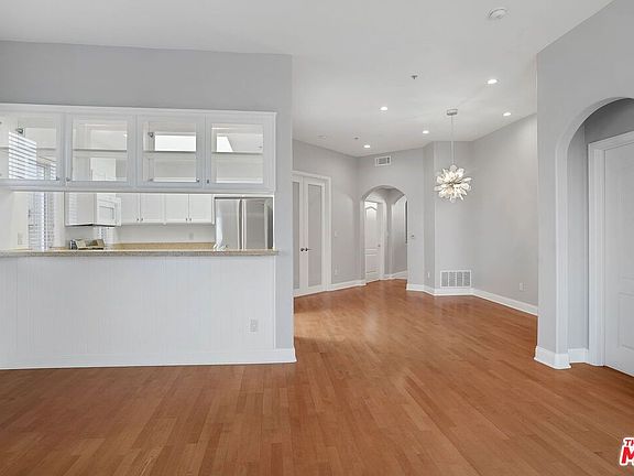 3rd image of 11961 Montana Ave APT 204