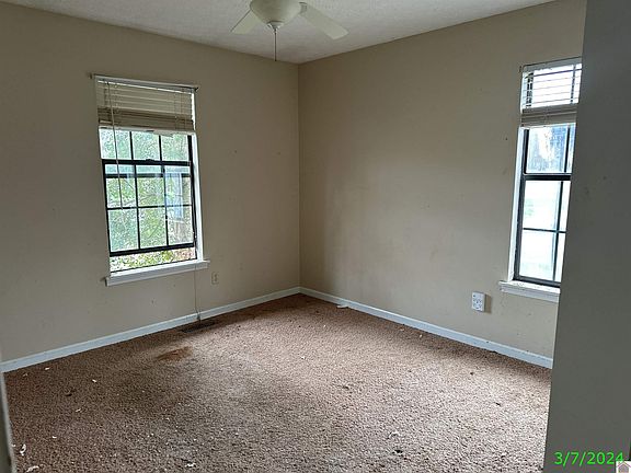 4th image of 920 Mimosa Ln