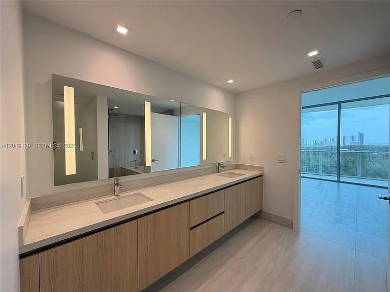 2411 Laguna Circle North 1411 #1411 — Photo 55