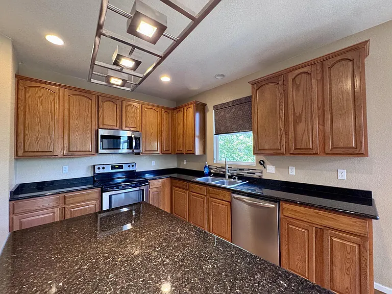 7031 S Oak Hill Cir — Photo 2