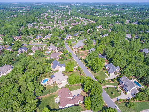 4th image of 8703 Calumet Farms Dr