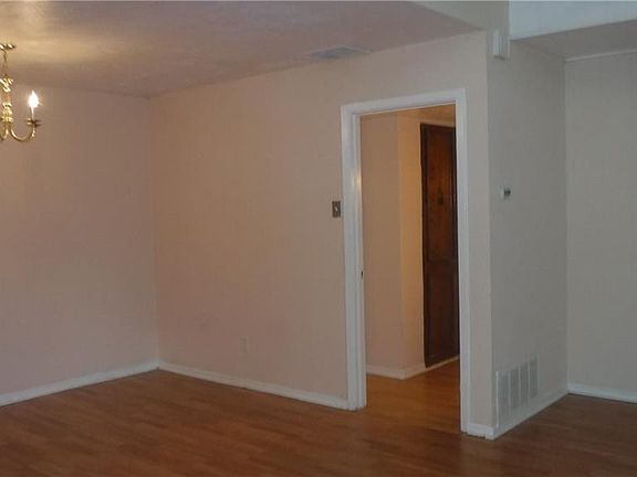5th image of 121 N Cottonwood Dr
