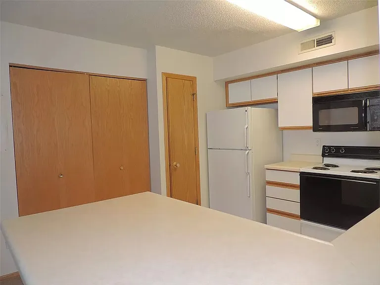 2262 Holiday Rd #102 — Photo 5