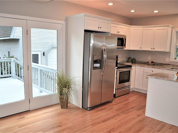 4th image of 18 Woodlawn St