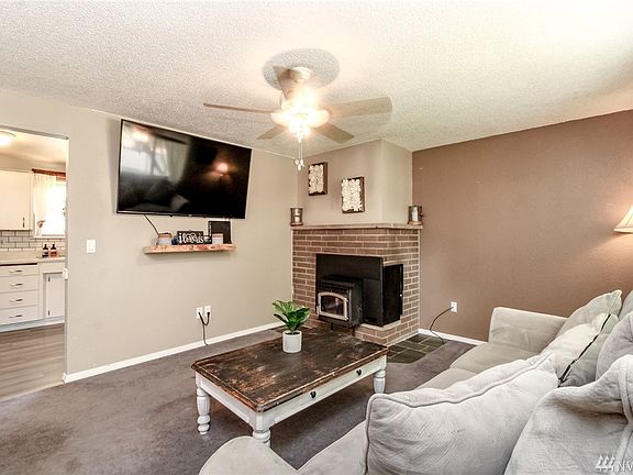 3rd image of 19306 Crescent Dr E