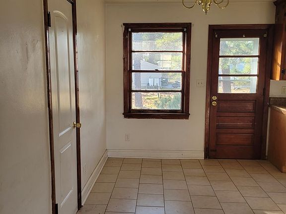 5th image of 205 Kelly Dr