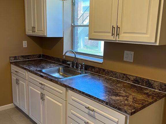 4th image of 190 E Olmstead Dr Unit B5