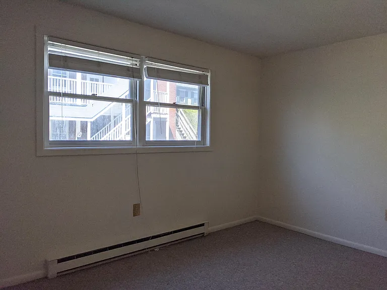 328 College St — Photo 41