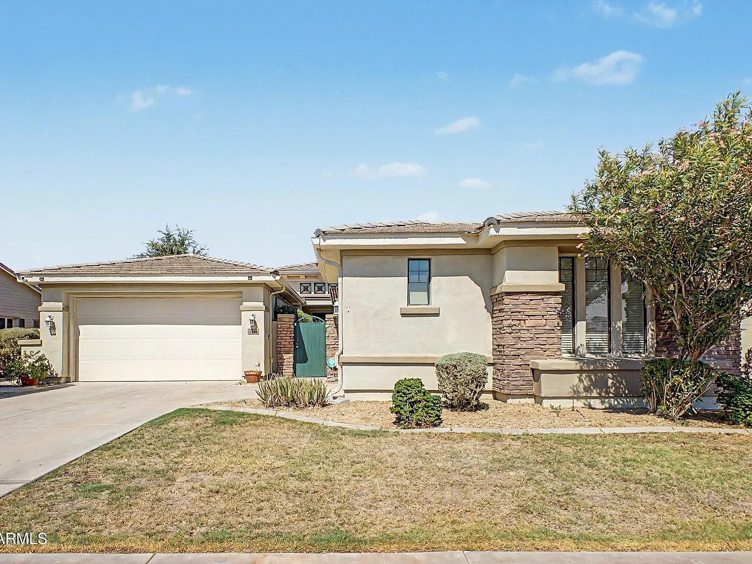 3 bed, 2.5 bath, 2842 sqft, $2,800 — Photo 2