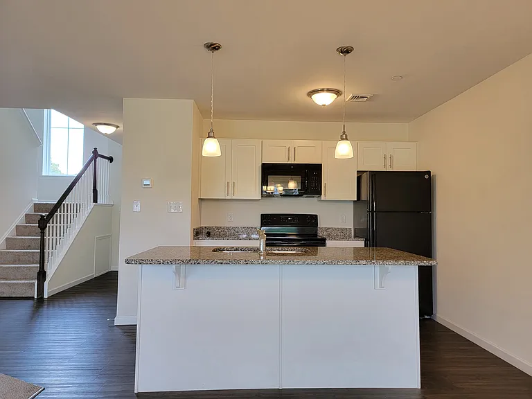 30 Howard Dr — Photo 5