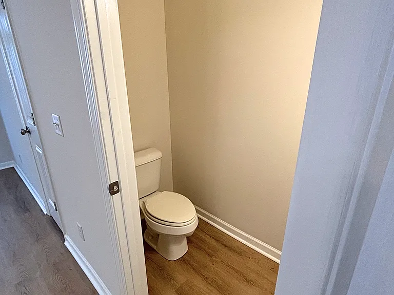 202 Jordan Ln — Photo 7