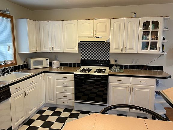 5th image of 1009 Caralena Ct