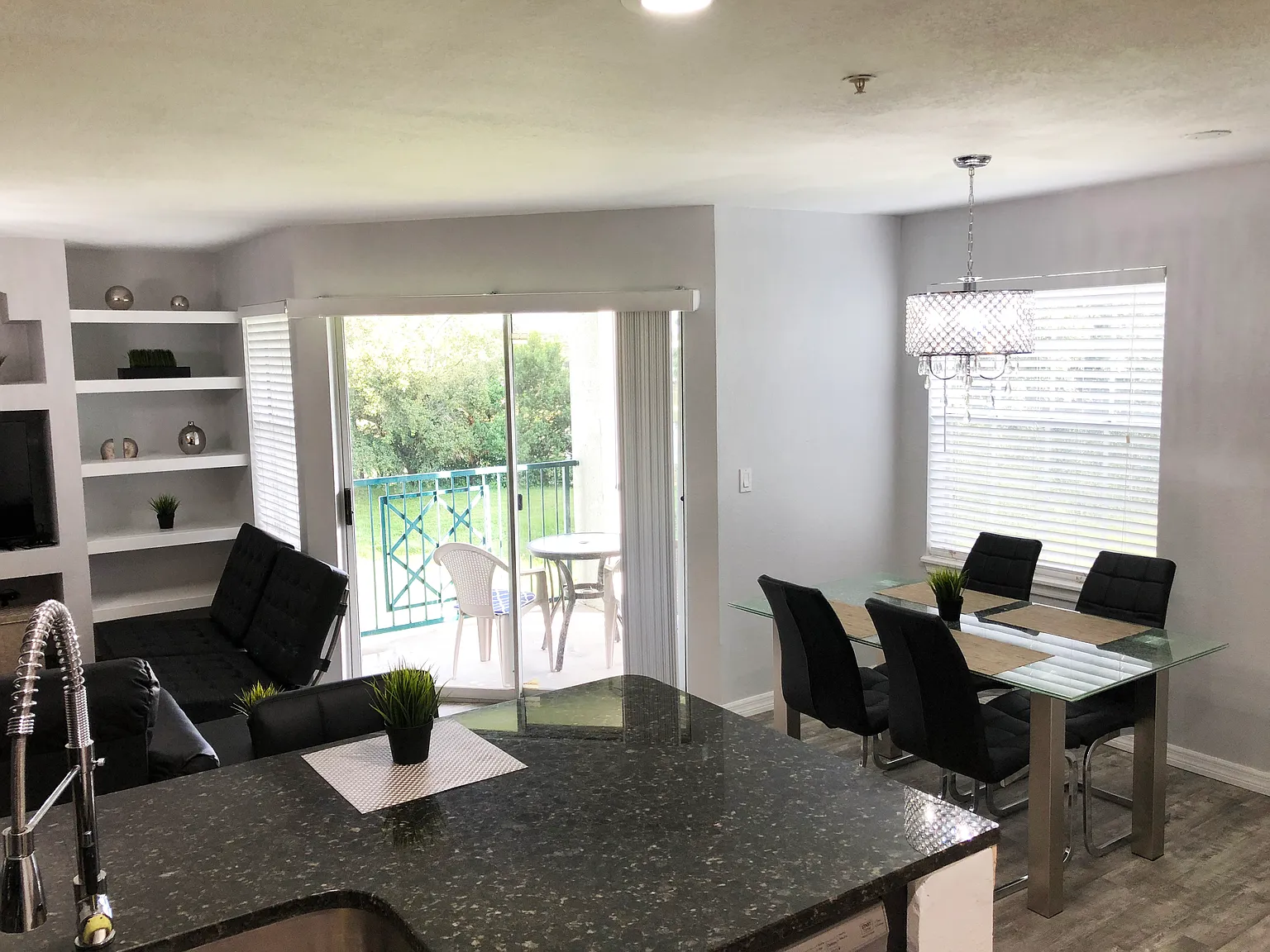 2 bed, 1012 sqft, $3,000 — Photo 4