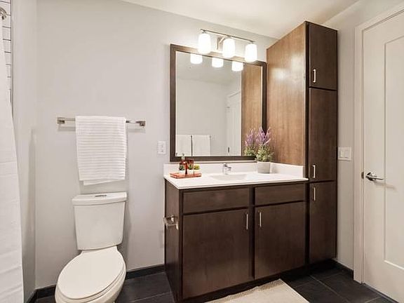 3rd image of 811 Washington Ave S #909